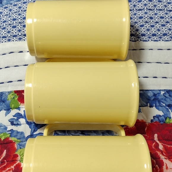 Vintage Rubbermaid Set of 3 Yellow Melamine Trays With‎ Cups - Picture 11 of 12